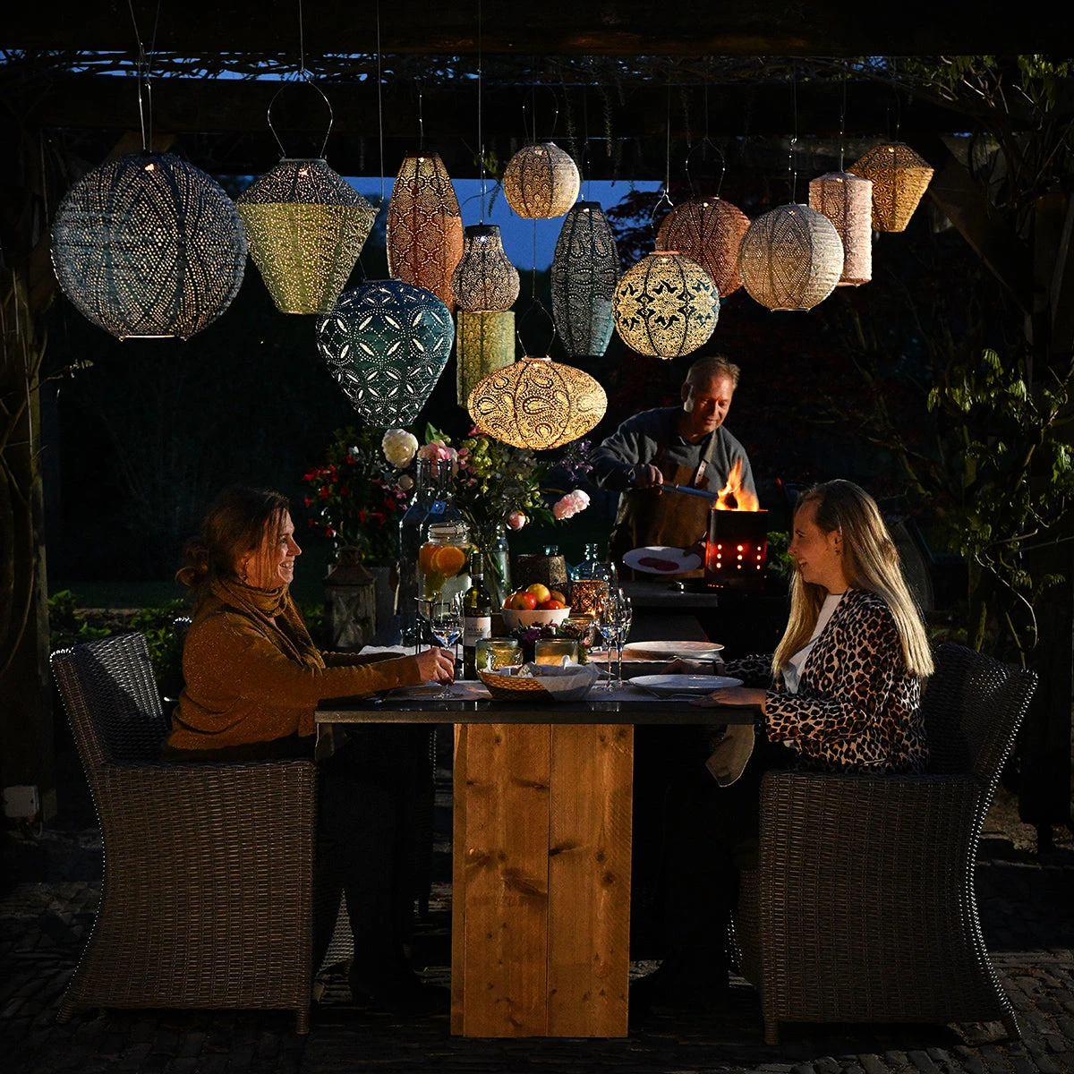 Indoor/Outdoor Bulb Lantern - Gold 3 Indoor/Outdoor Bulb Lantern - Gold - Image 3